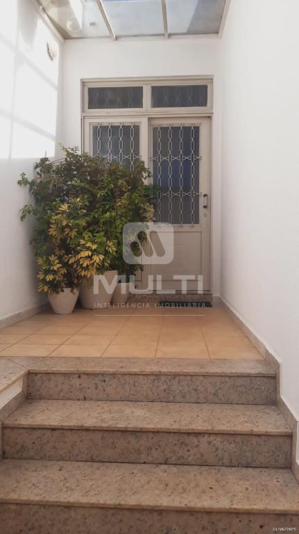 Casa à venda com 3 quartos, 120m² - Foto 1
