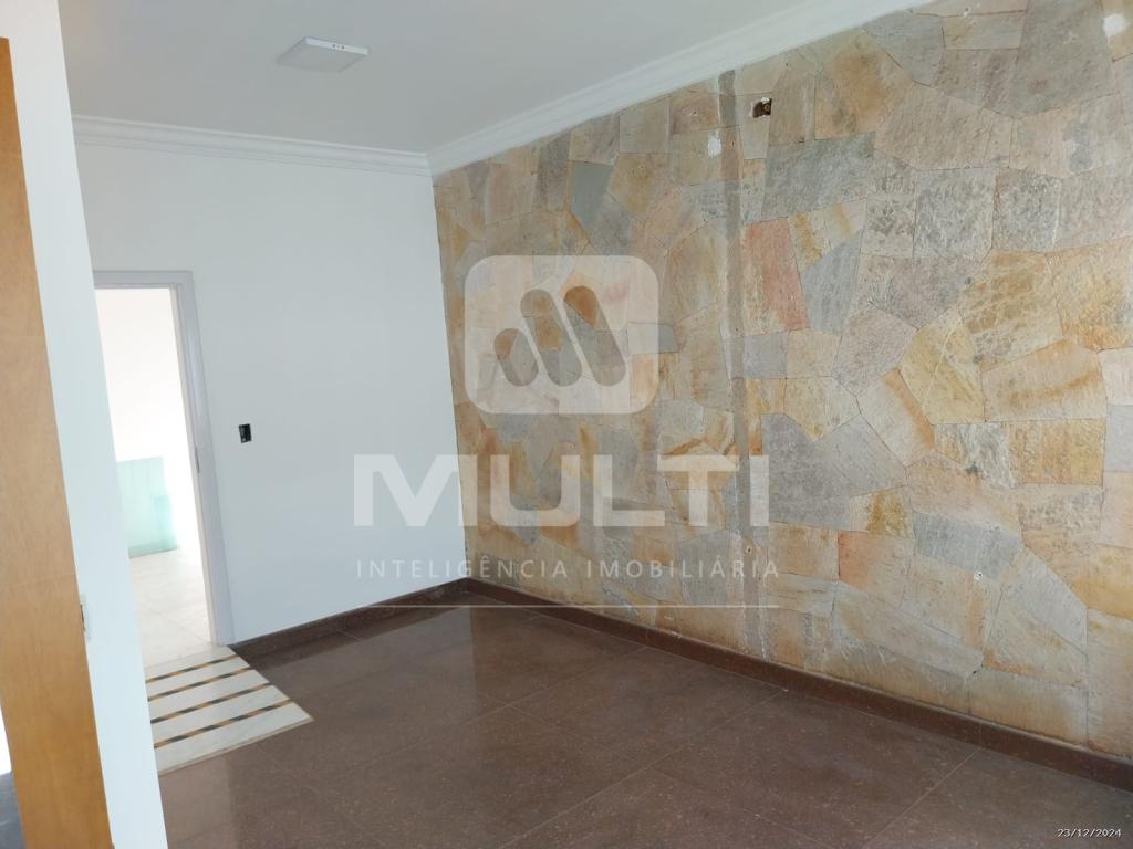 Casa à venda com 1 quarto, 200m² - Foto 4