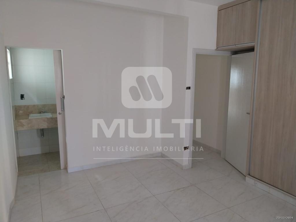 Casa à venda com 1 quarto, 200m² - Foto 7