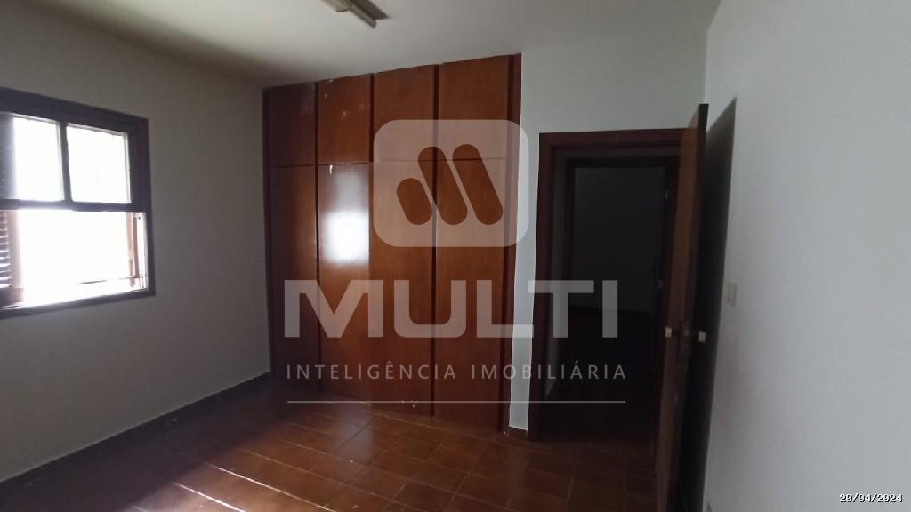Casa à venda com 5 quartos, 298m² - Foto 4