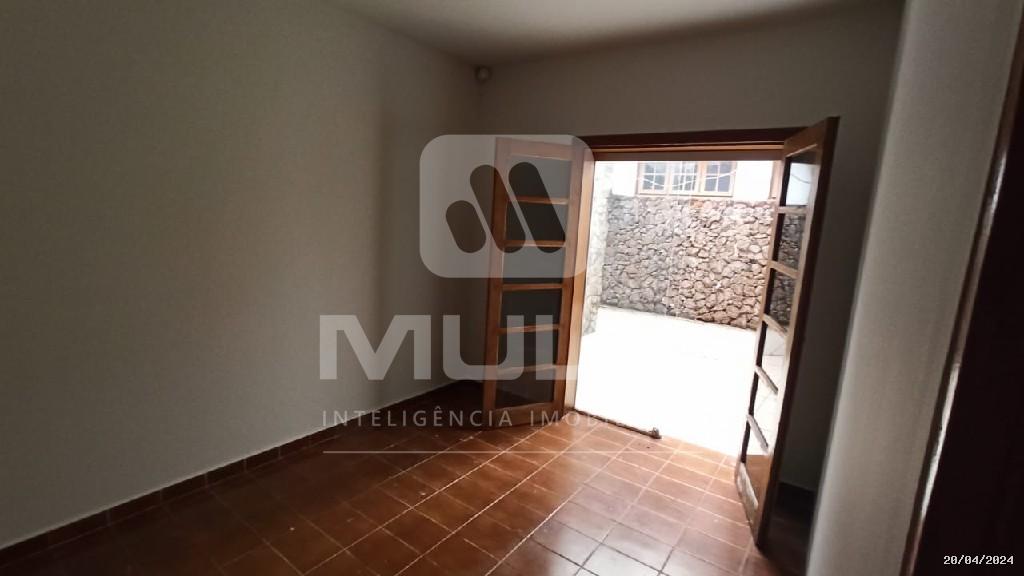 Casa à venda com 5 quartos, 298m² - Foto 6