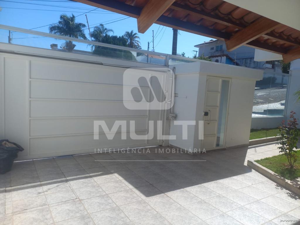 Casa à venda com 4 quartos, 256m² - Foto 1