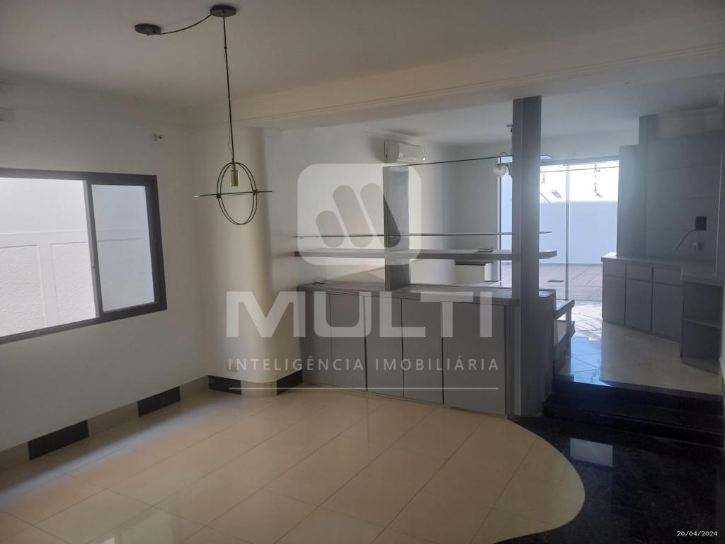 Casa à venda com 4 quartos, 256m² - Foto 3