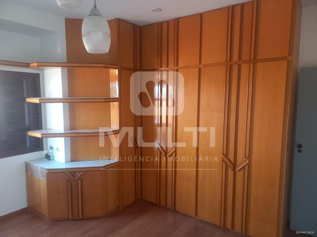 Casa à venda com 4 quartos, 256m² - Foto 17