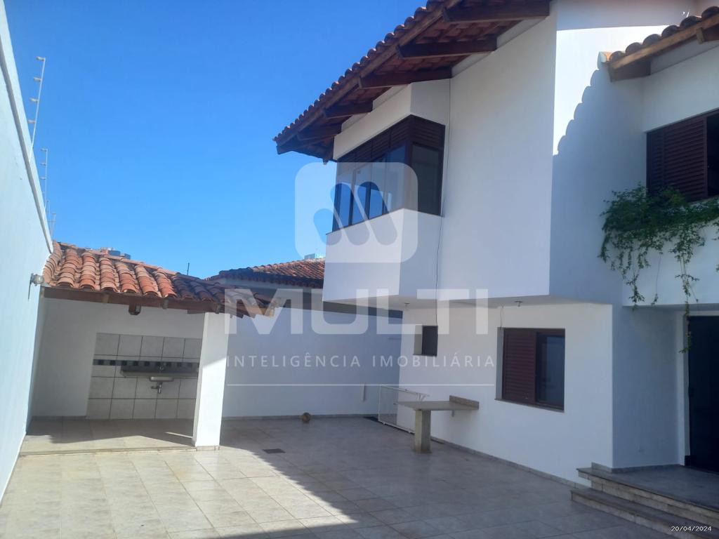 Casa à venda com 4 quartos, 256m² - Foto 41