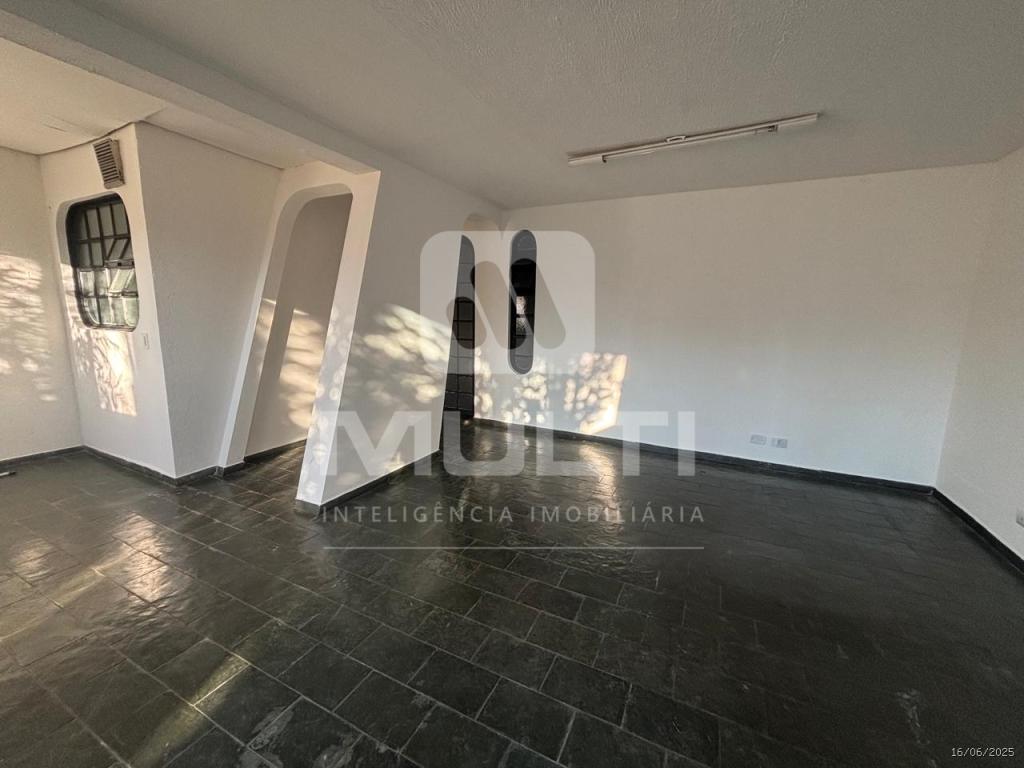 Casa à venda com 3 quartos, 228m² - Foto 5