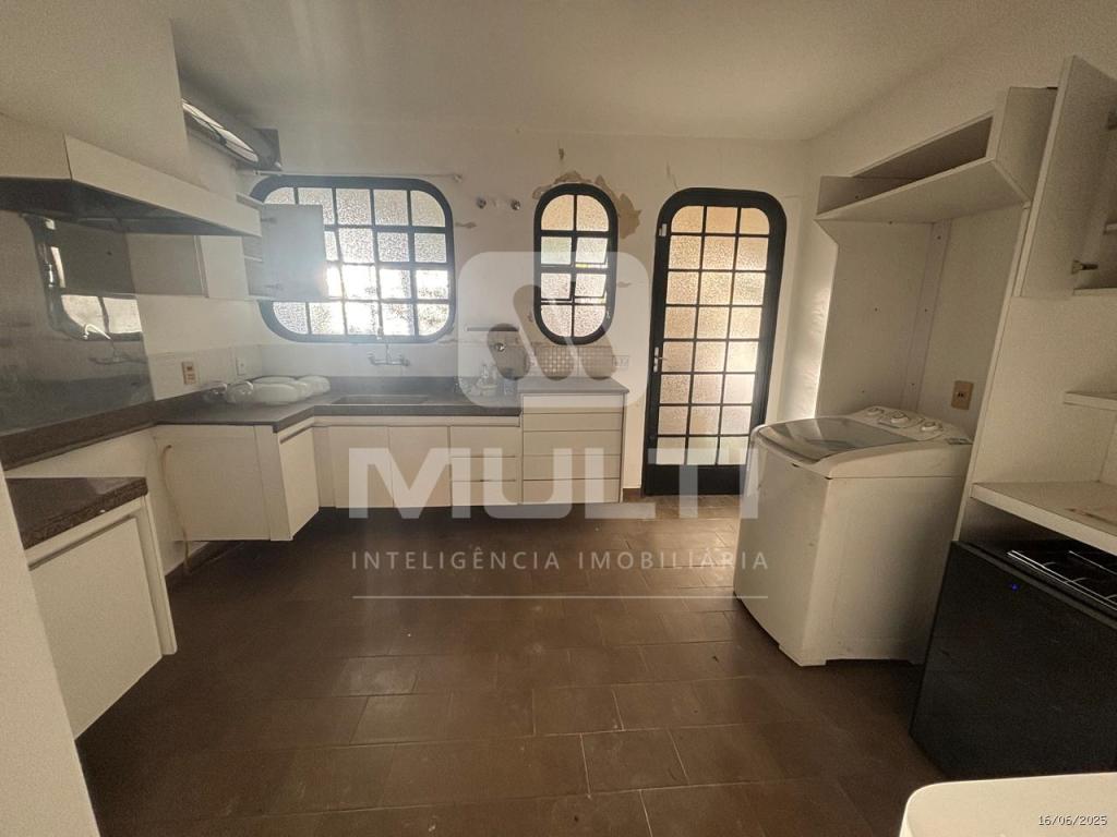 Casa à venda com 3 quartos, 228m² - Foto 7