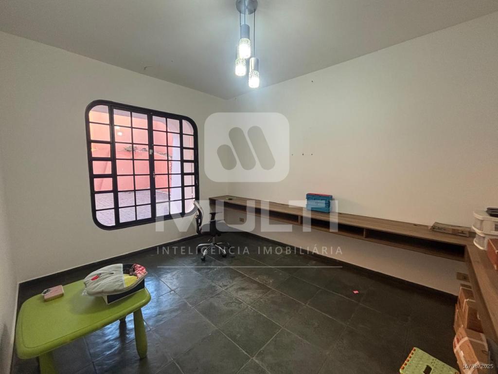 Casa à venda com 3 quartos, 228m² - Foto 8
