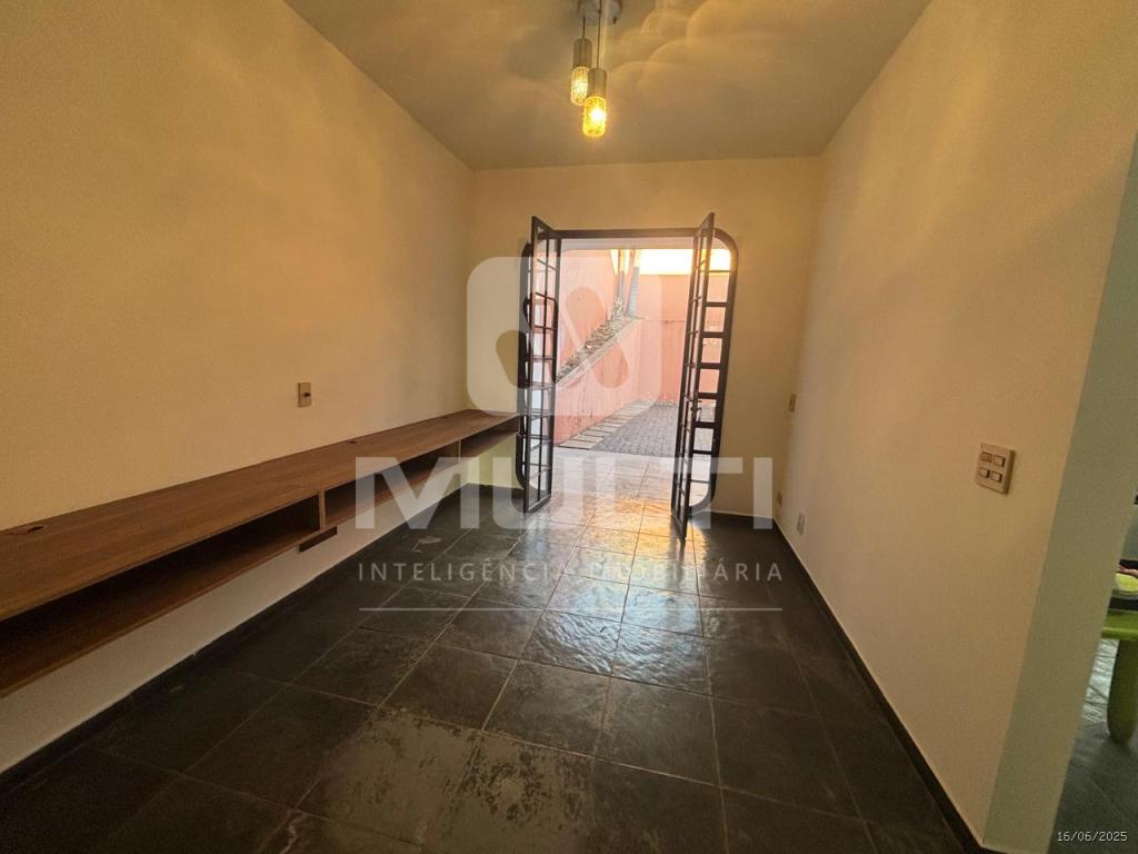 Casa à venda com 3 quartos, 228m² - Foto 9