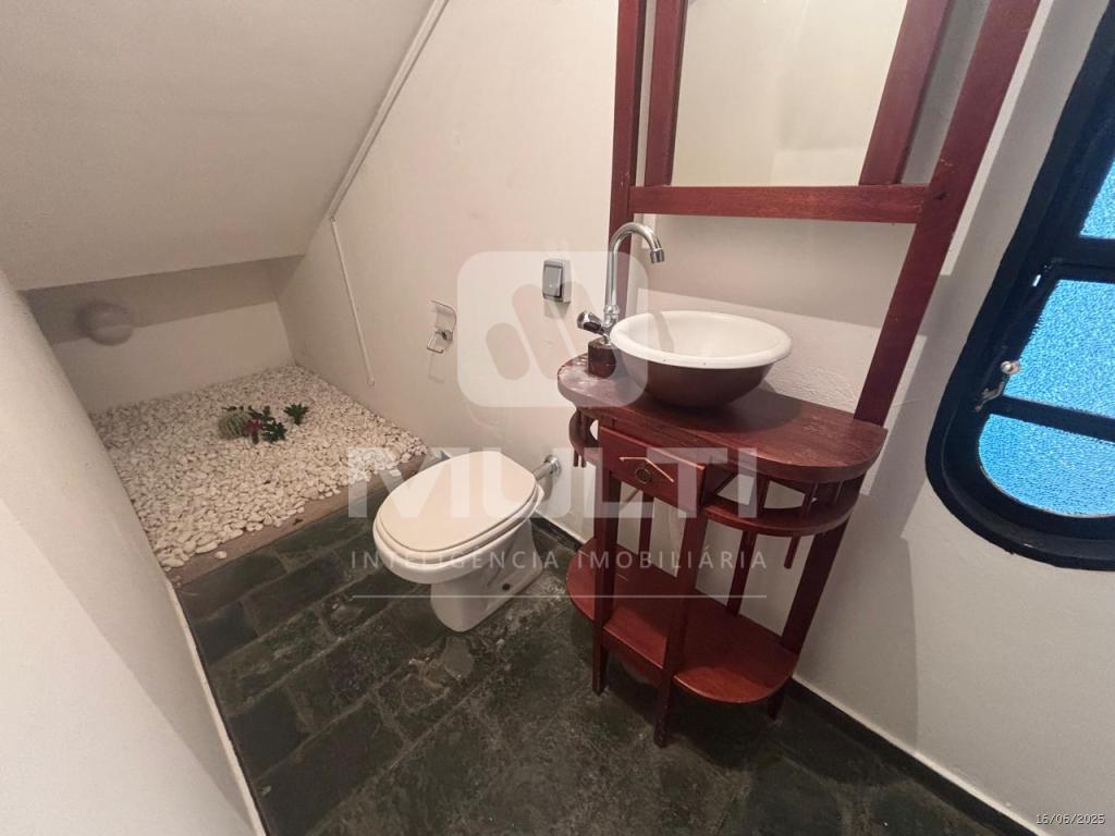 Casa à venda com 3 quartos, 228m² - Foto 11