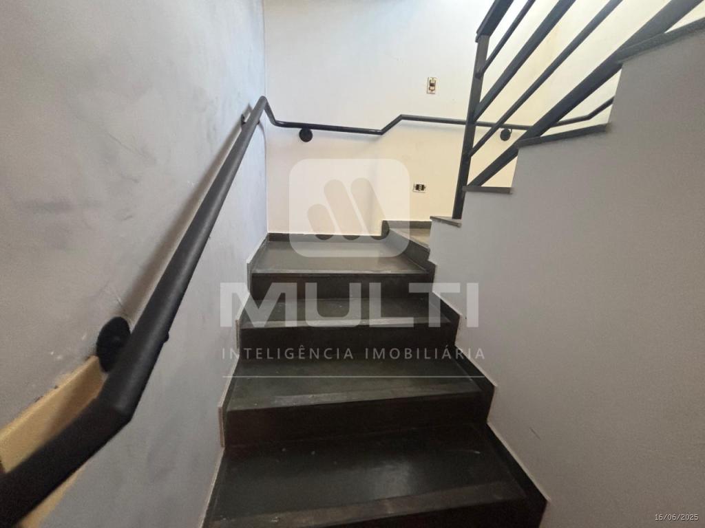 Casa à venda com 3 quartos, 228m² - Foto 13