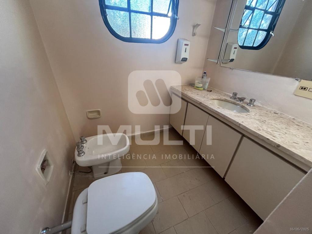 Casa à venda com 3 quartos, 228m² - Foto 17