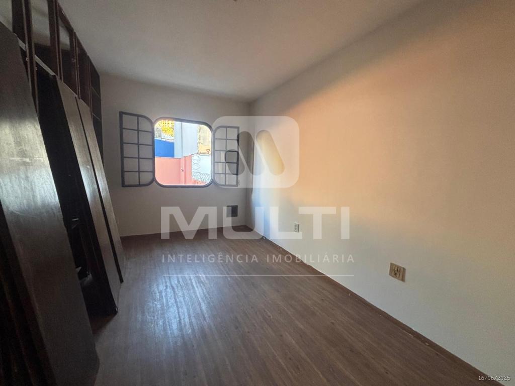 Casa à venda com 3 quartos, 228m² - Foto 18