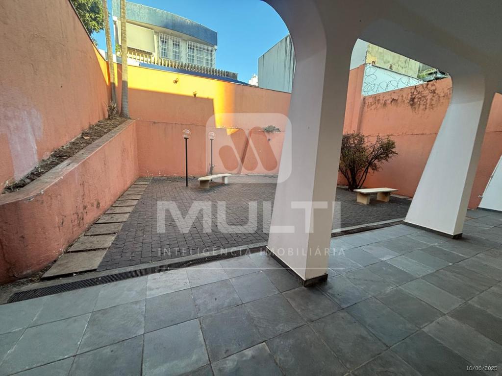Casa à venda com 3 quartos, 228m² - Foto 23