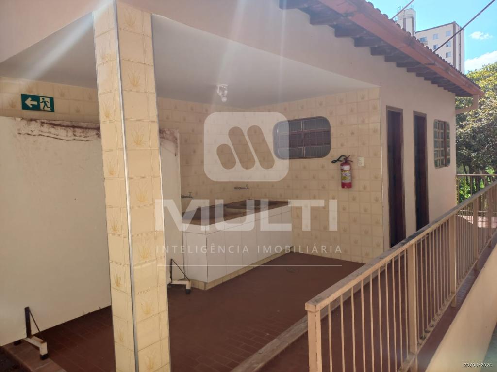 Casa à venda com 5 quartos, 300m² - Foto 28