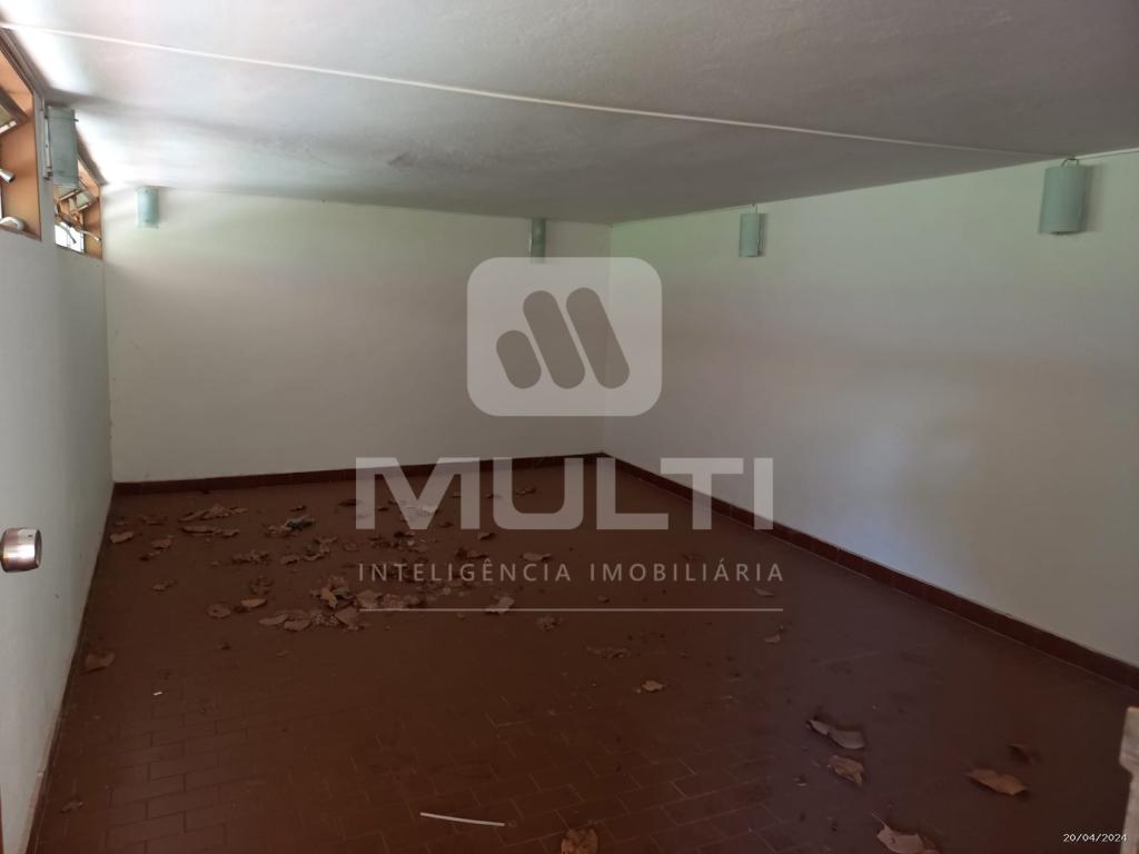 Casa à venda com 5 quartos, 300m² - Foto 32