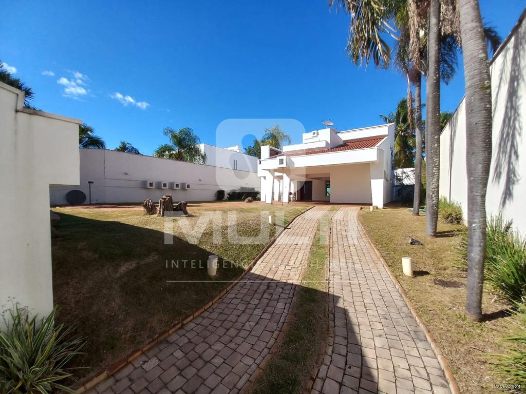 Casa à venda com 4 quartos, 500m² - Foto 1