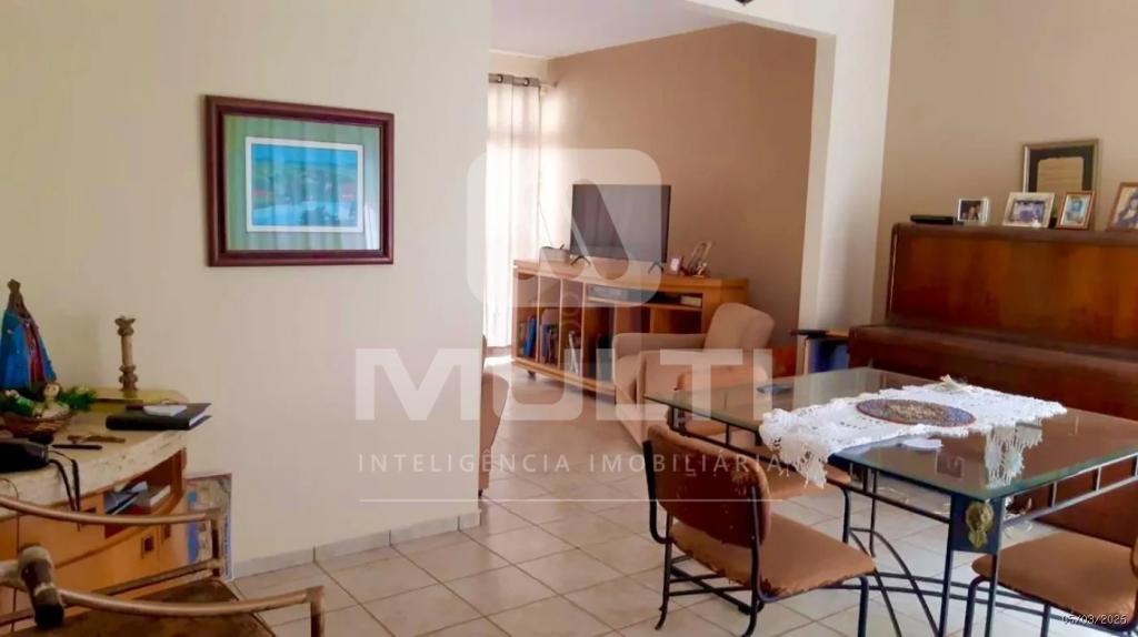 Casa, 5 quartos, 367 m² - Foto 1