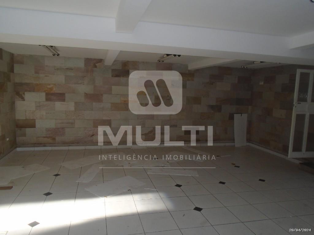 Casa à venda com 1 quarto, 718m² - Foto 1
