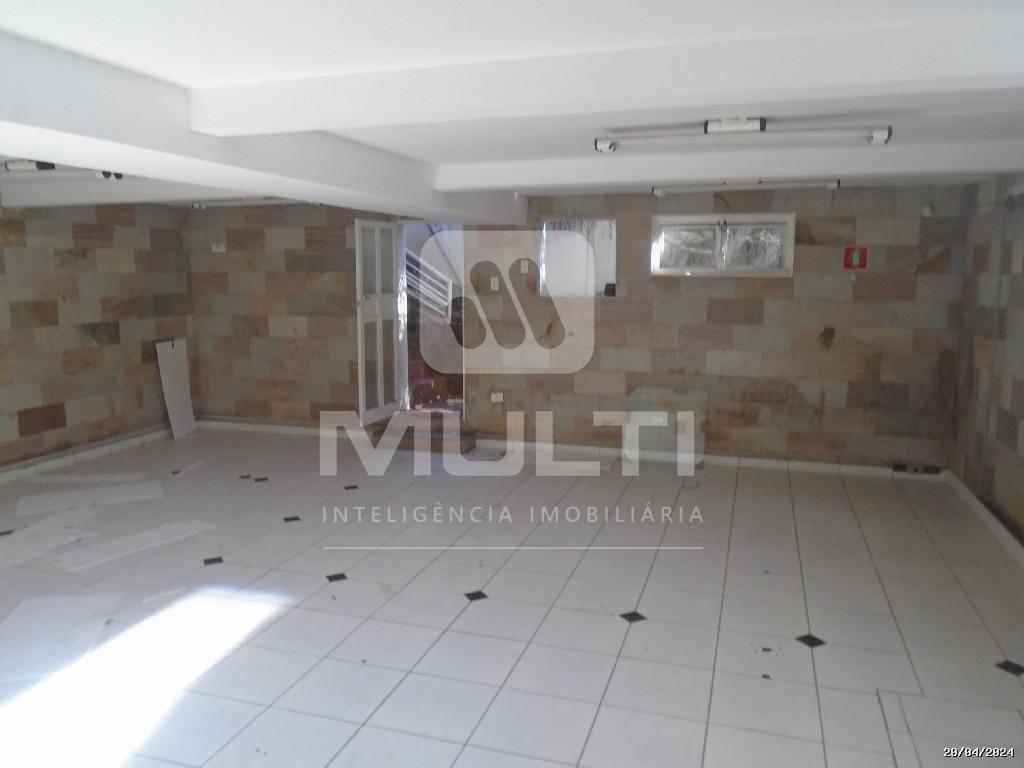 Casa à venda com 1 quarto, 718m² - Foto 2