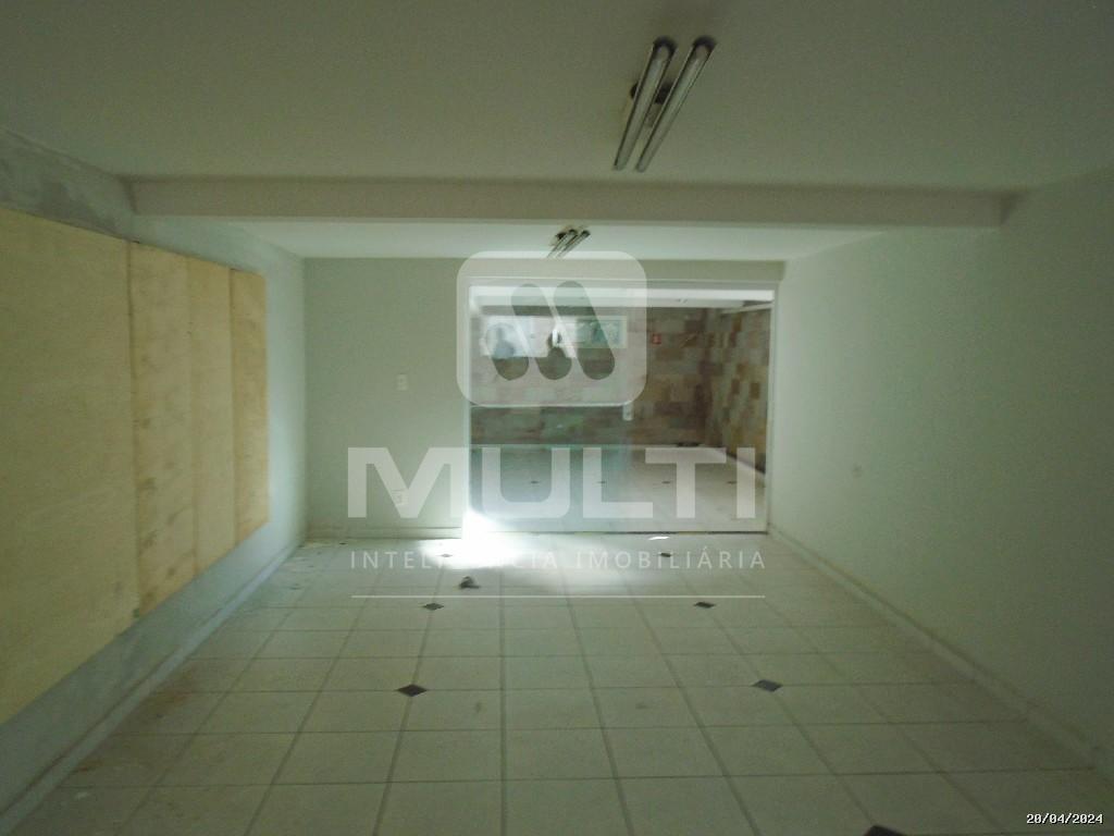 Casa à venda com 1 quarto, 718m² - Foto 3