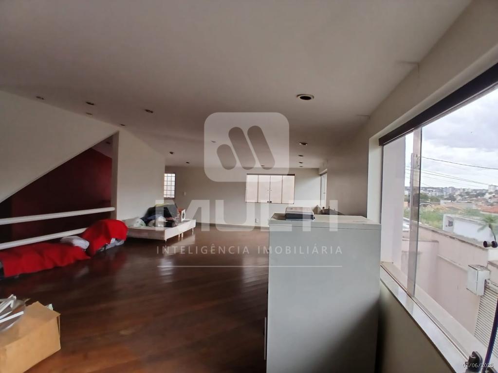 Casa, 3 quartos, 351 m² - Foto 4