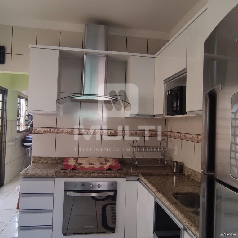 Casa, 3 quartos, 172 m² - Foto 2