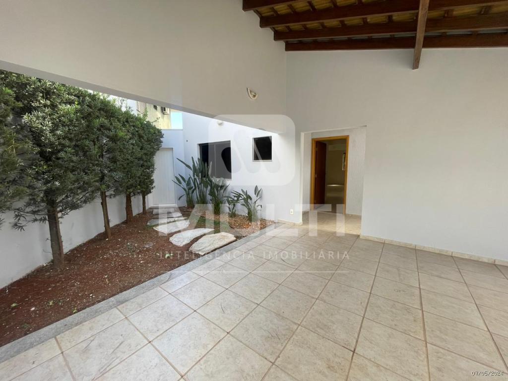 Casa à venda com 4 quartos, 370m² - Foto 2
