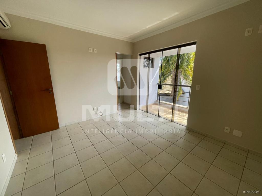 Casa à venda com 4 quartos, 370m² - Foto 12