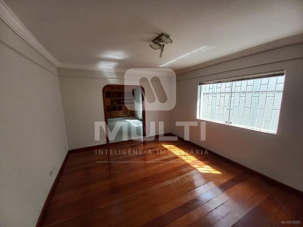 Casa à venda com 3 quartos, 300m² - Foto 4