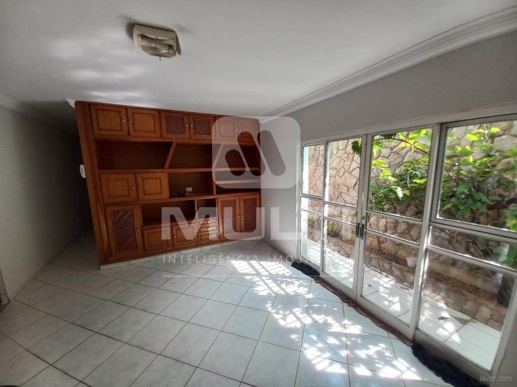 Casa à venda com 3 quartos, 300m² - Foto 6