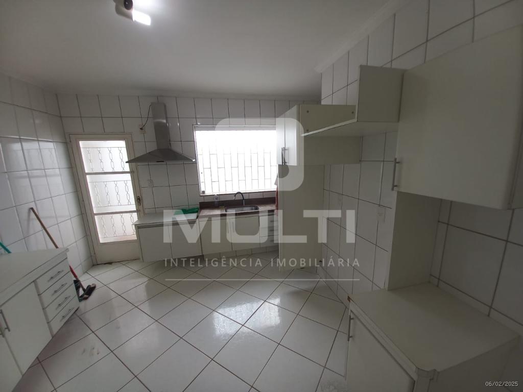 Casa à venda com 3 quartos, 300m² - Foto 17