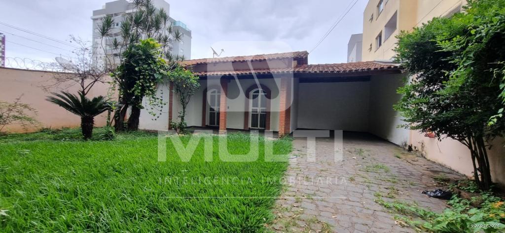 Casa, 3 quartos, 301 m² - Foto 1