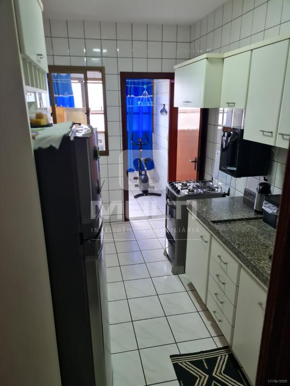 Apartamento à venda com 3 quartos, 94m² - Foto 3