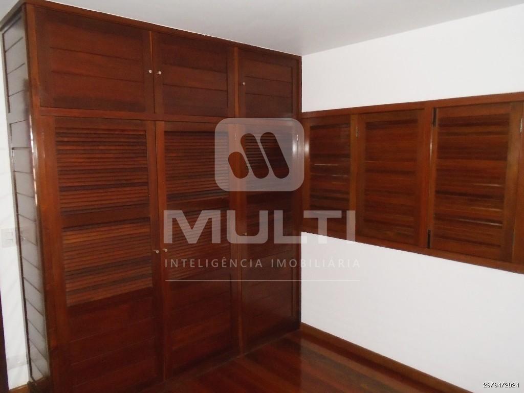 Casa à venda com 3 quartos, 325m² - Foto 5