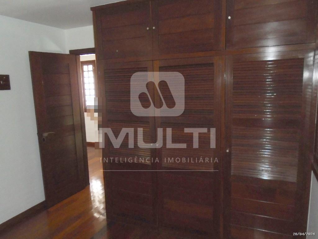 Casa à venda com 3 quartos, 325m² - Foto 6