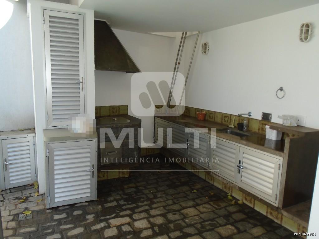 Casa à venda com 3 quartos, 325m² - Foto 28