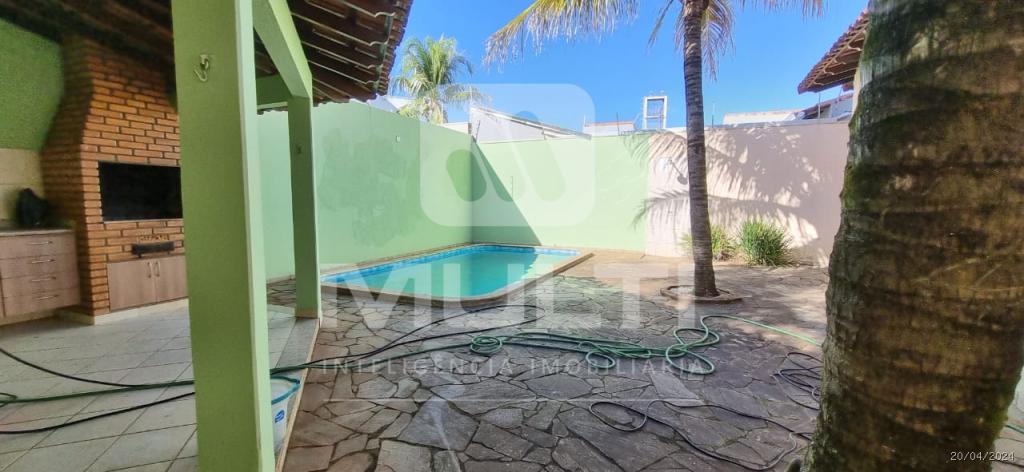 Casa, 3 quartos, 226 m² - Foto 1