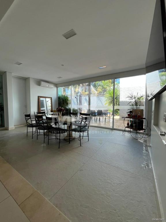 Casa à venda com 4 quartos, 377m² - Foto 11