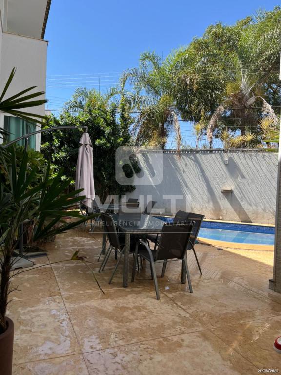Casa à venda com 4 quartos, 377m² - Foto 12