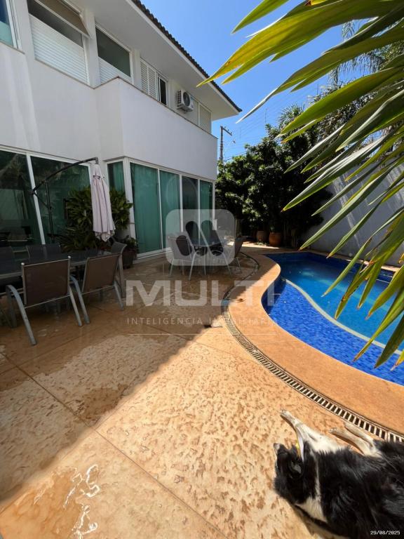 Casa à venda com 4 quartos, 377m² - Foto 13