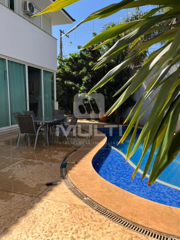 Casa à venda com 4 quartos, 377m² - Foto 14