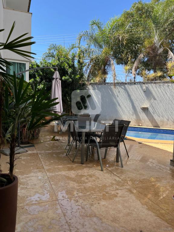 Casa à venda com 4 quartos, 377m² - Foto 17