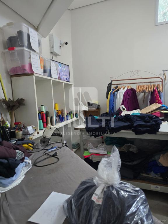 Casa à venda com 4 quartos, 377m² - Foto 26