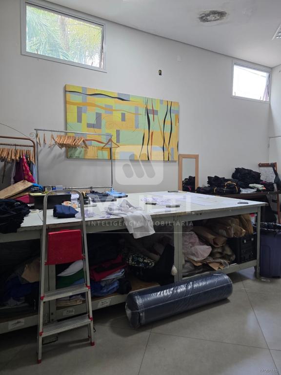 Casa à venda com 4 quartos, 377m² - Foto 29