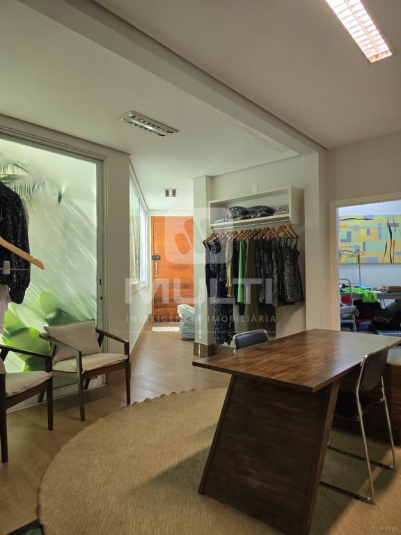 Casa à venda com 4 quartos, 377m² - Foto 37