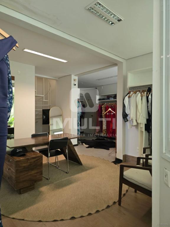 Casa à venda com 4 quartos, 377m² - Foto 40