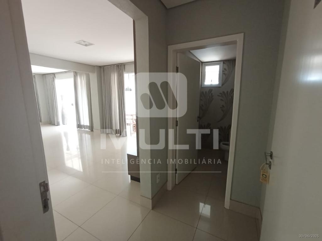 Apartamento à venda com 3 quartos, 200m² - Foto 2