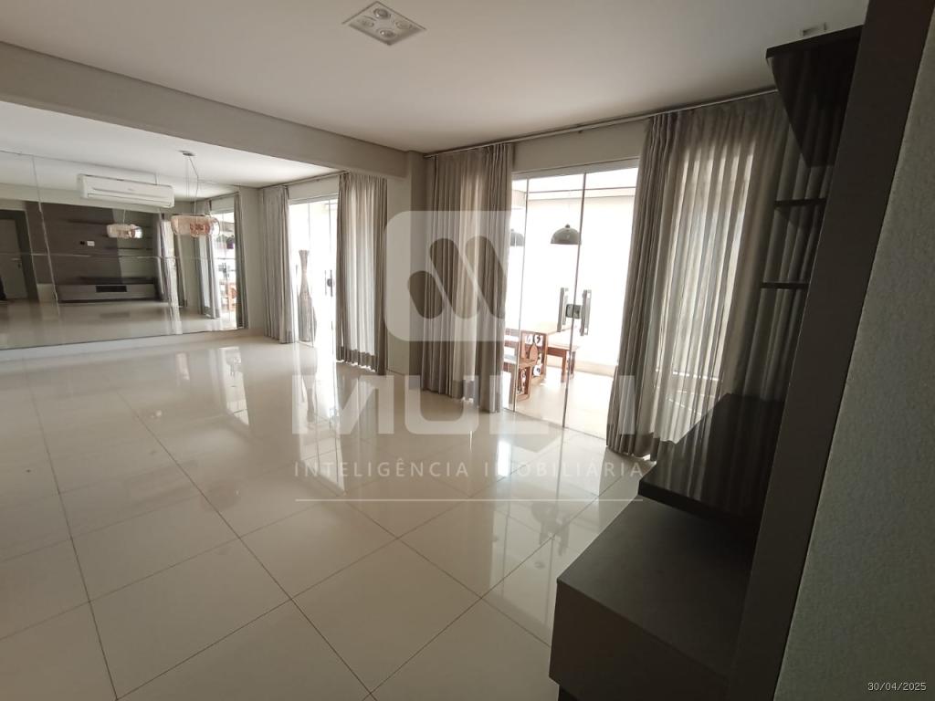 Apartamento à venda com 3 quartos, 200m² - Foto 3
