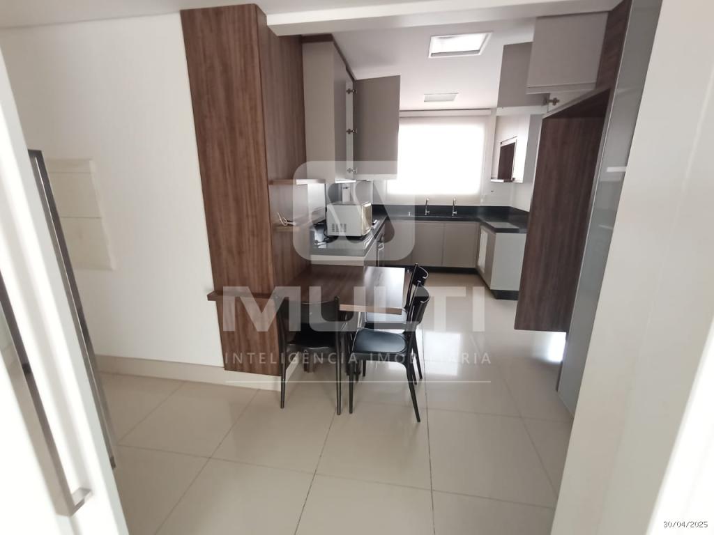 Apartamento à venda com 3 quartos, 200m² - Foto 11